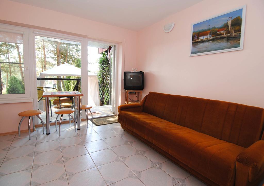Guesthouse "Nakvyne Pas Zveja" Purvynes Street Nida Exterior photo