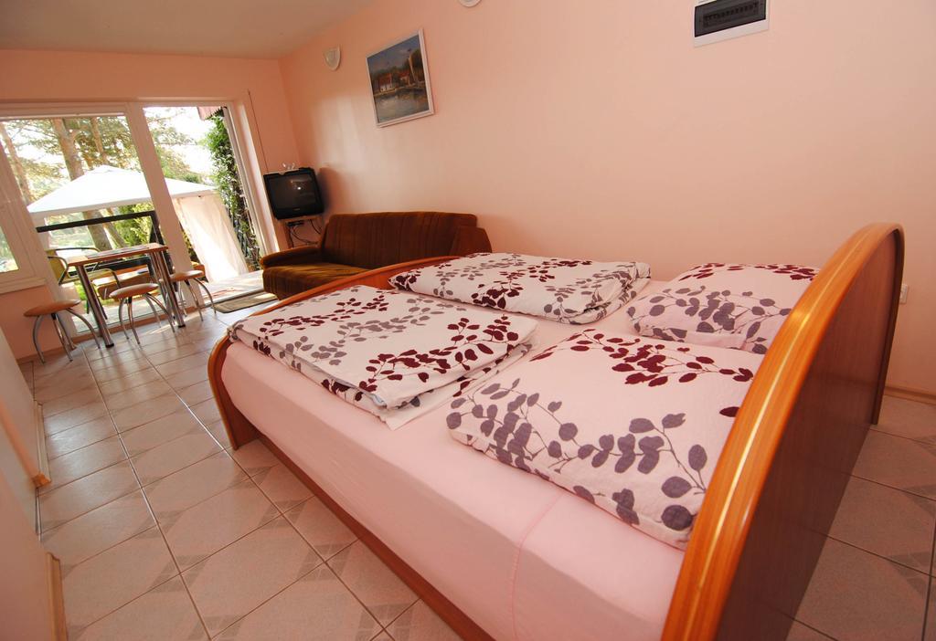 Guesthouse "Nakvyne Pas Zveja" Purvynes Street Nida Exterior photo